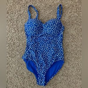 Size 6 NipTuck one piece swimsuit